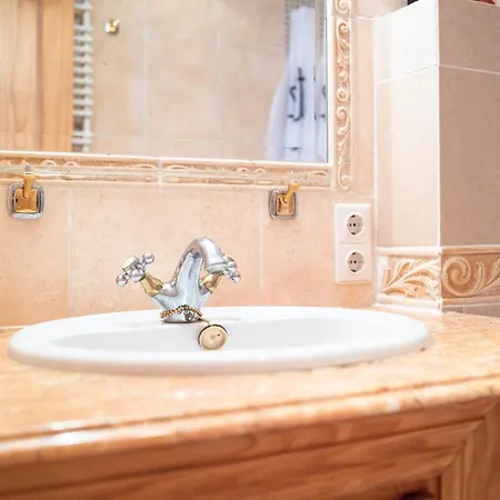 Azahara 1 3a Casa Concha Great Location And Nice View Located In The Popular Aloha
